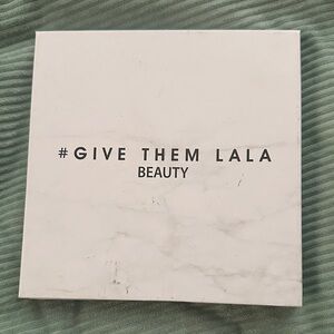 Give Them Lala Beauty Eyeshadow Palette - Vibrant Shades